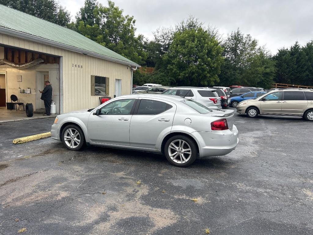 2012 Dodge Avenger - $11,995
