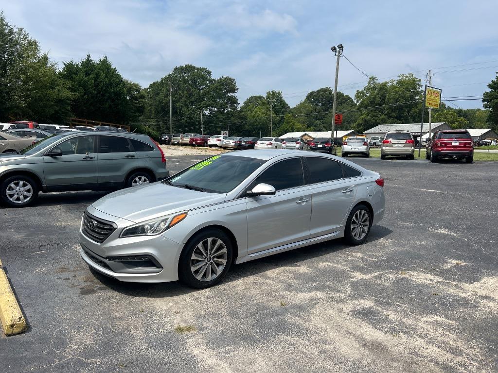 2015 Hyundai Sonata - $11,995