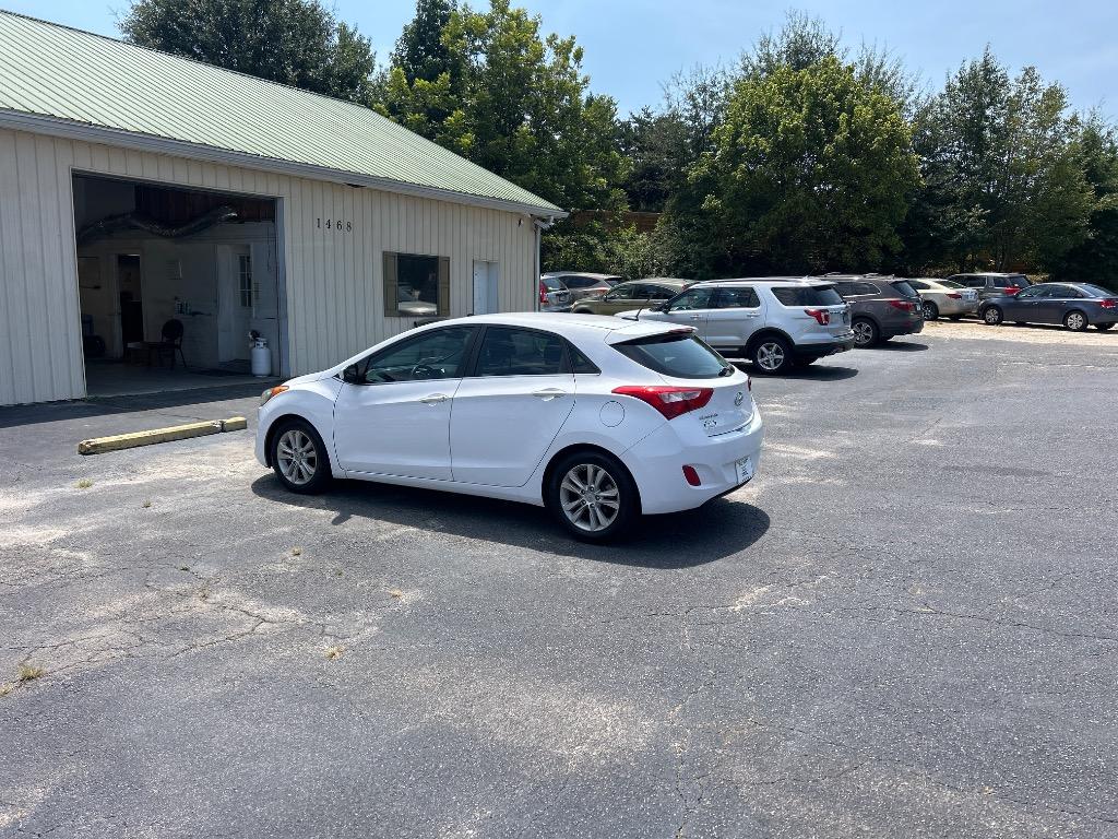 2015 Hyundai Elantra - $10,995
