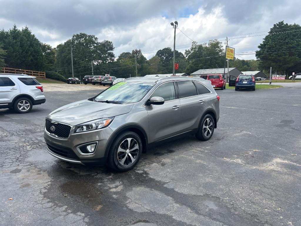 2016 Kia Sorento - $12,995