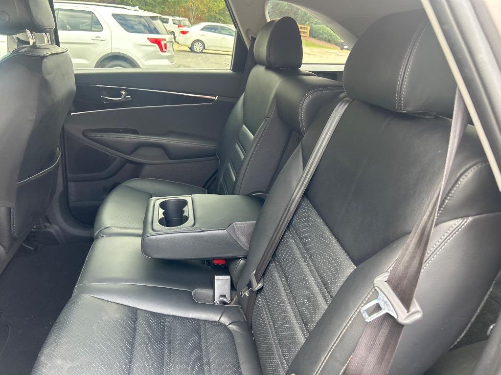 2016 Kia Sorento - $12,995