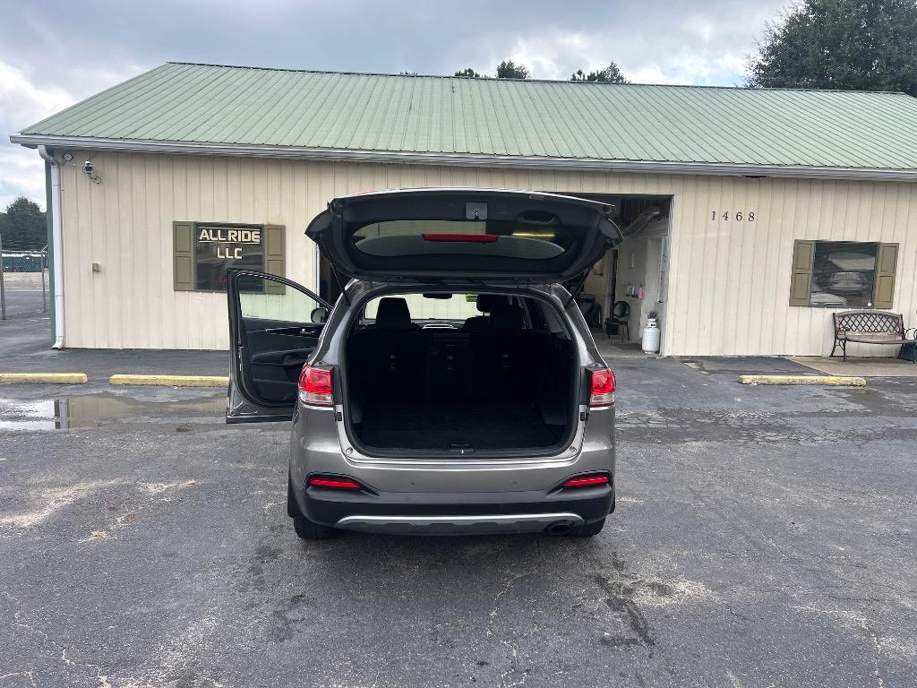 2016 Kia Sorento - $12,995