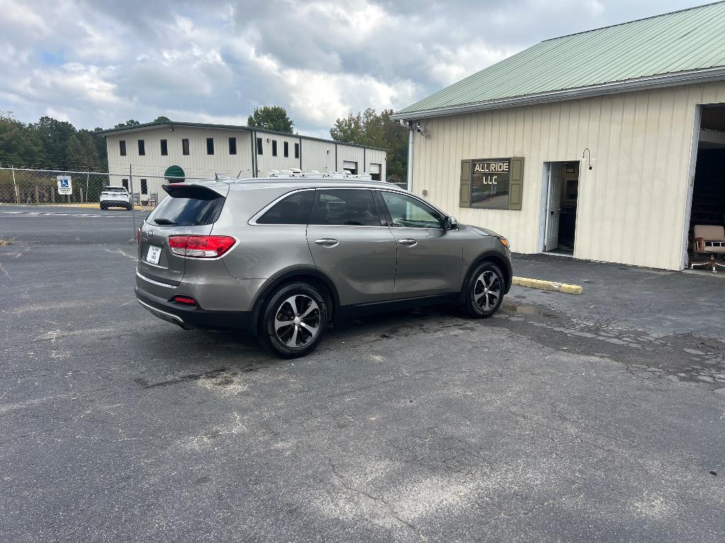 2016 Kia Sorento - $12,995
