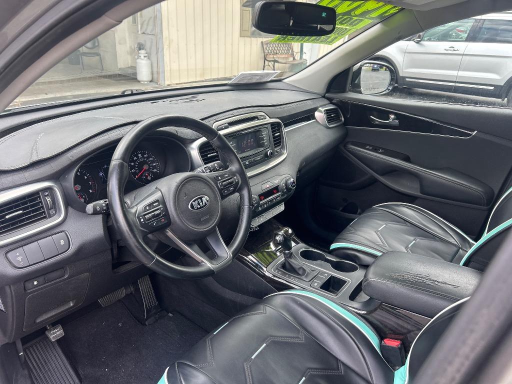 2016 Kia Sorento - $12,995