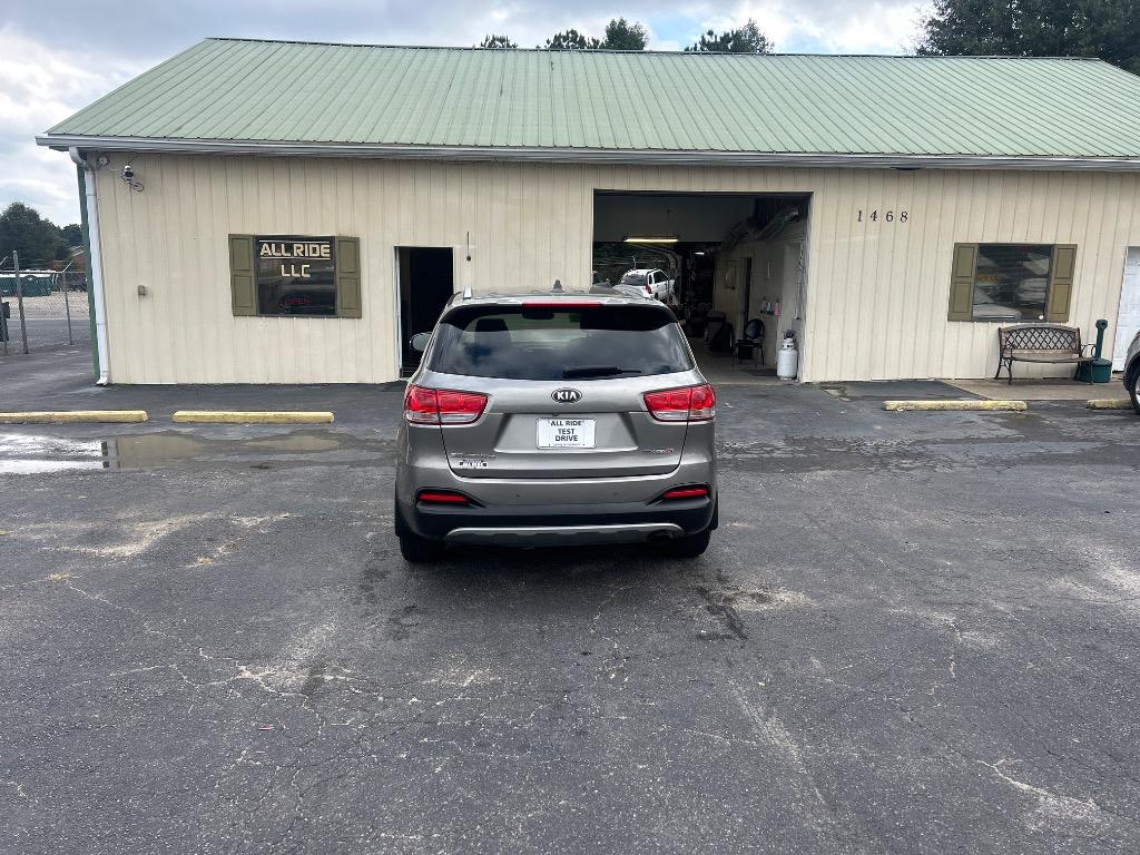 2016 Kia Sorento - $12,995