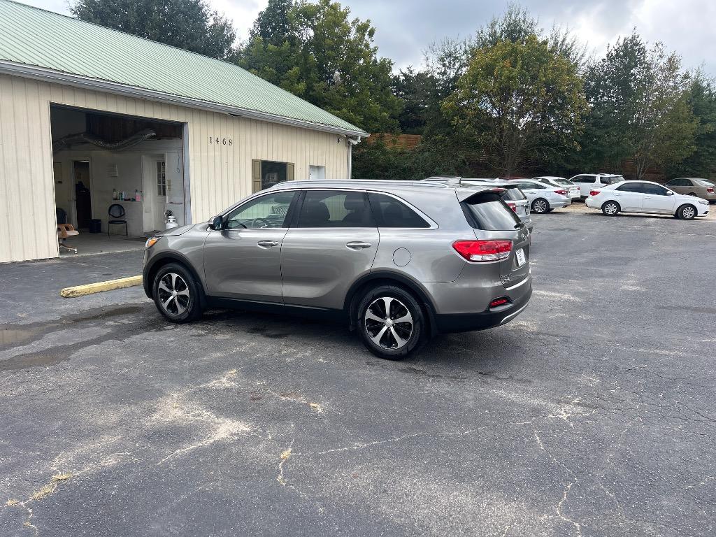 2016 Kia Sorento - $12,995