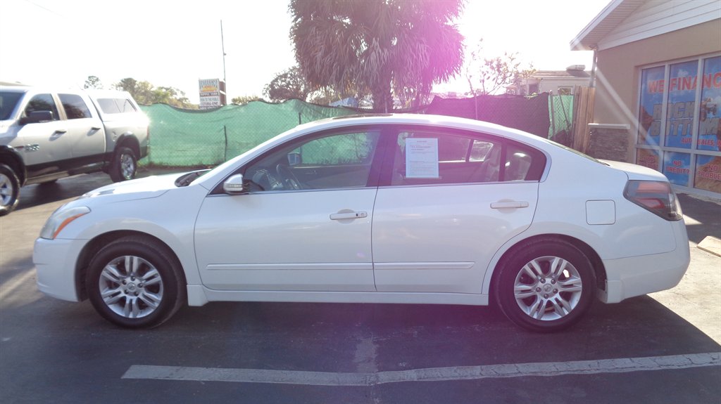 2010 Nissan Altima 2.5 photo