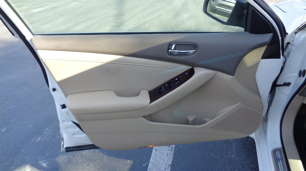 2010 Nissan Altima 2.5 photo