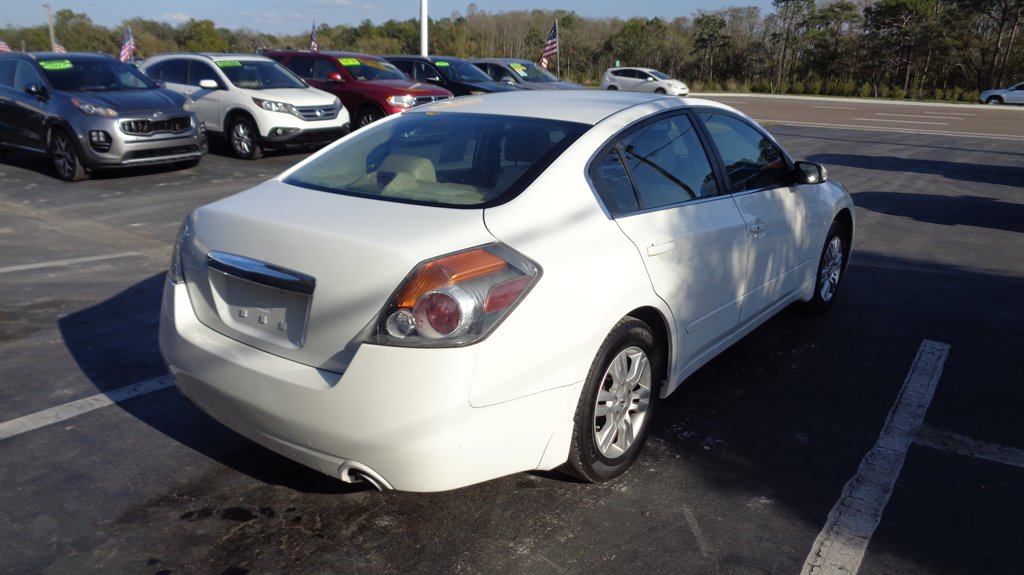 2010 Nissan Altima 2.5 photo