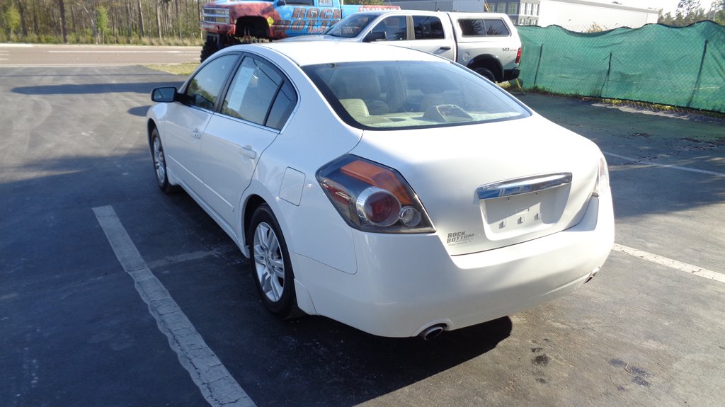 2010 Nissan Altima 2.5 photo