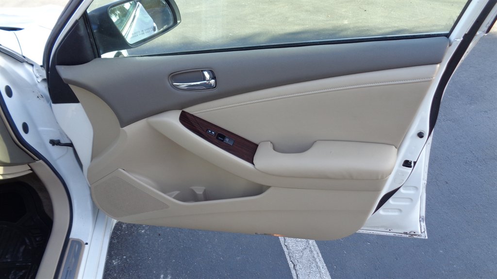 2010 Nissan Altima 2.5 photo