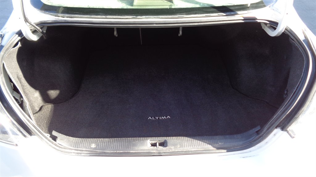 2010 Nissan Altima 2.5 photo