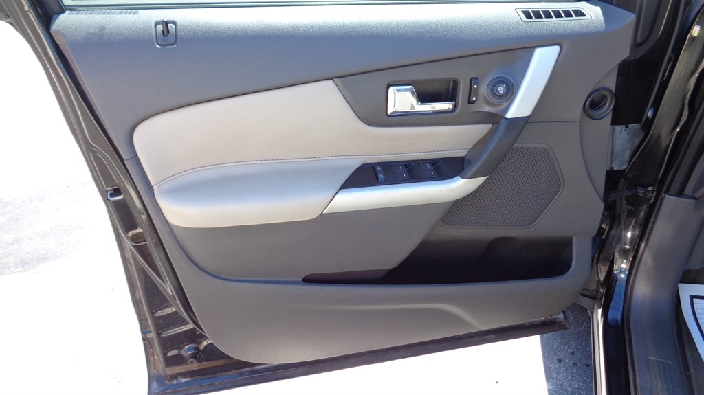 2013 Ford Edge - $16,999