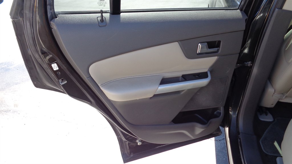 2013 Ford Edge - $16,999