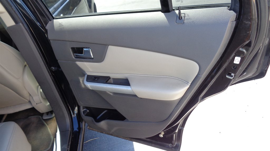 2013 Ford Edge - $16,999