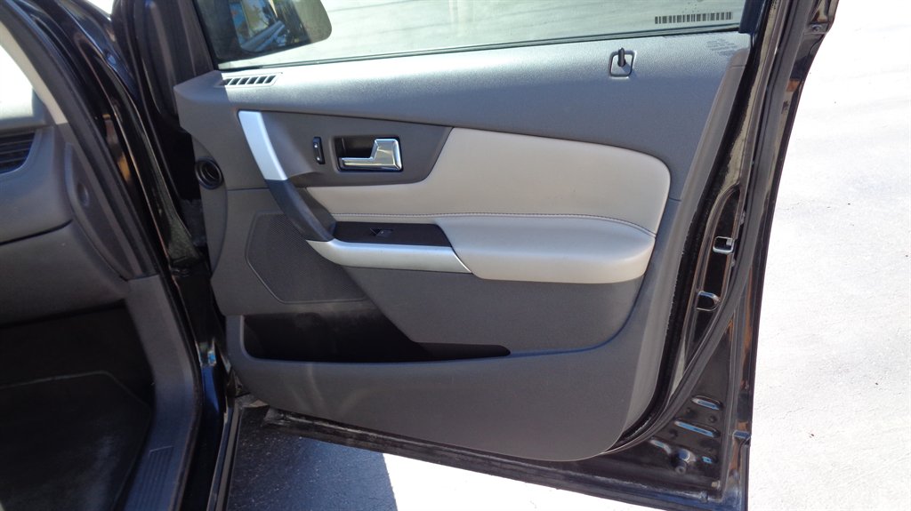 2013 Ford Edge - $16,999