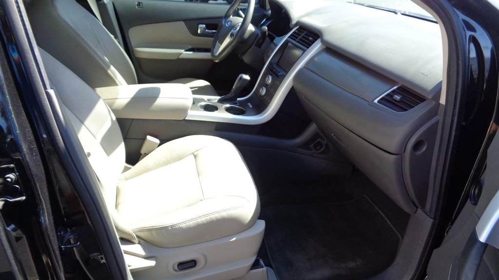 2013 Ford Edge - $16,999