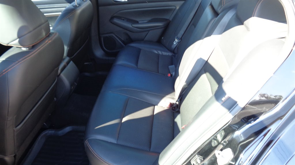 2020 Nissan Altima SR photo