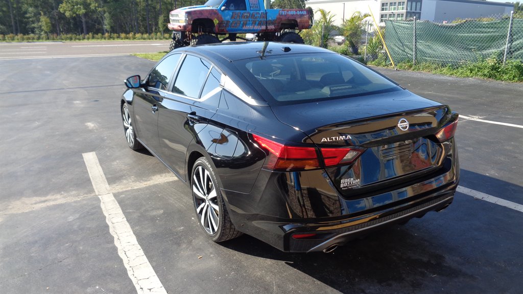 2020 Nissan Altima SR photo