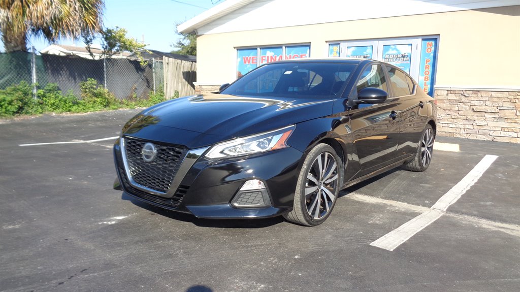2020 Nissan Altima SR photo