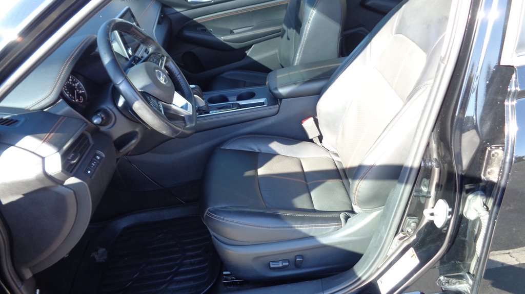 2020 Nissan Altima SR photo