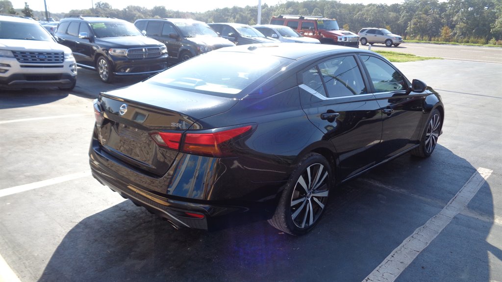 2020 Nissan Altima SR photo