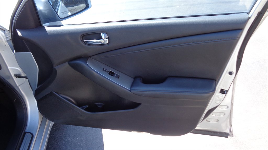 2010 Nissan Altima 2.5 photo