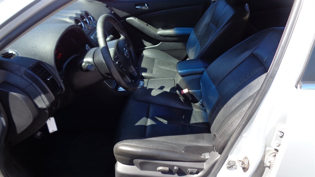 2010 Nissan Altima 2.5 photo