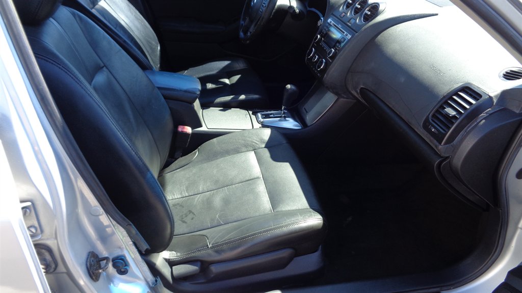 2010 Nissan Altima 2.5 photo
