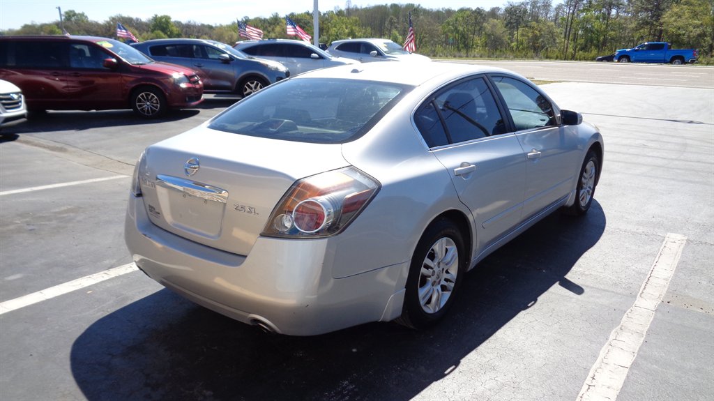 2010 Nissan Altima 2.5 photo