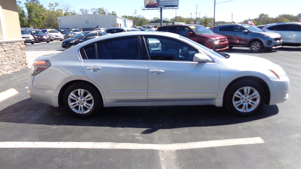 2010 Nissan Altima 2.5 photo