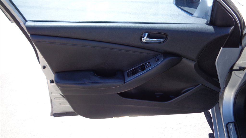 2010 Nissan Altima 2.5 photo