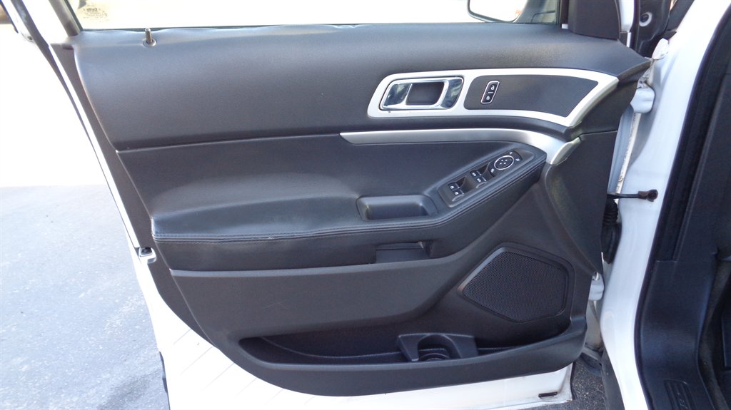 2014 Ford Explorer - $18,999
