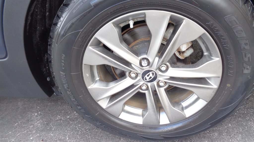 2014 Hyundai Santa Fe Sport - $17,999
