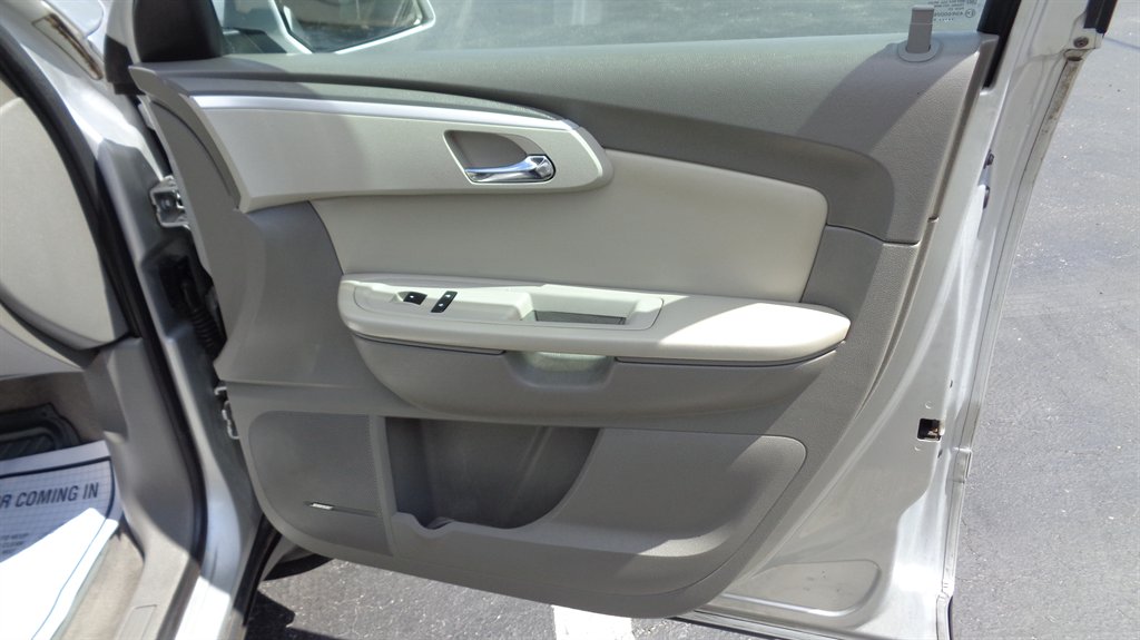 2010 Chevrolet Traverse - $11,999