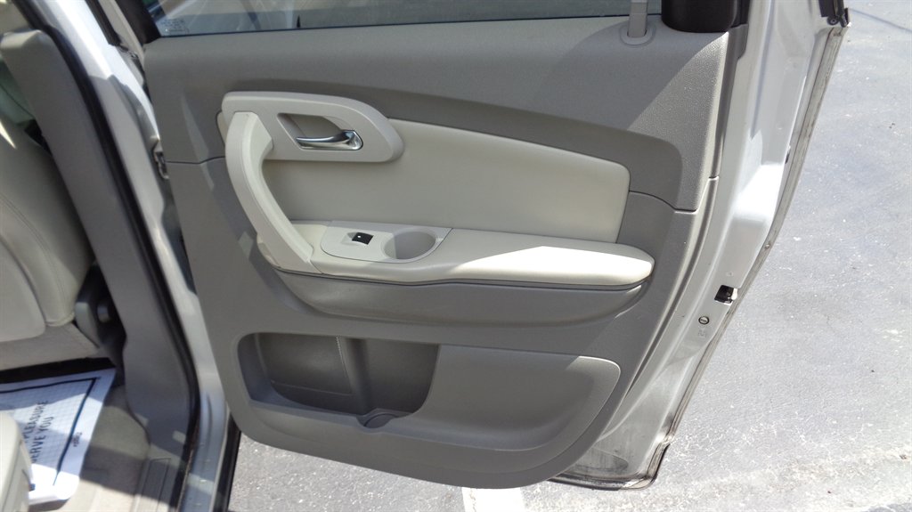 2010 Chevrolet Traverse - $11,999