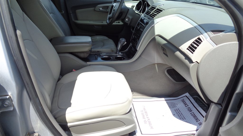 2010 Chevrolet Traverse - $11,999