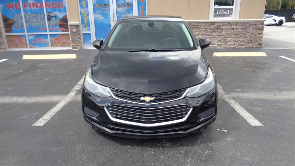 2017 Chevrolet Cruze - $17,999