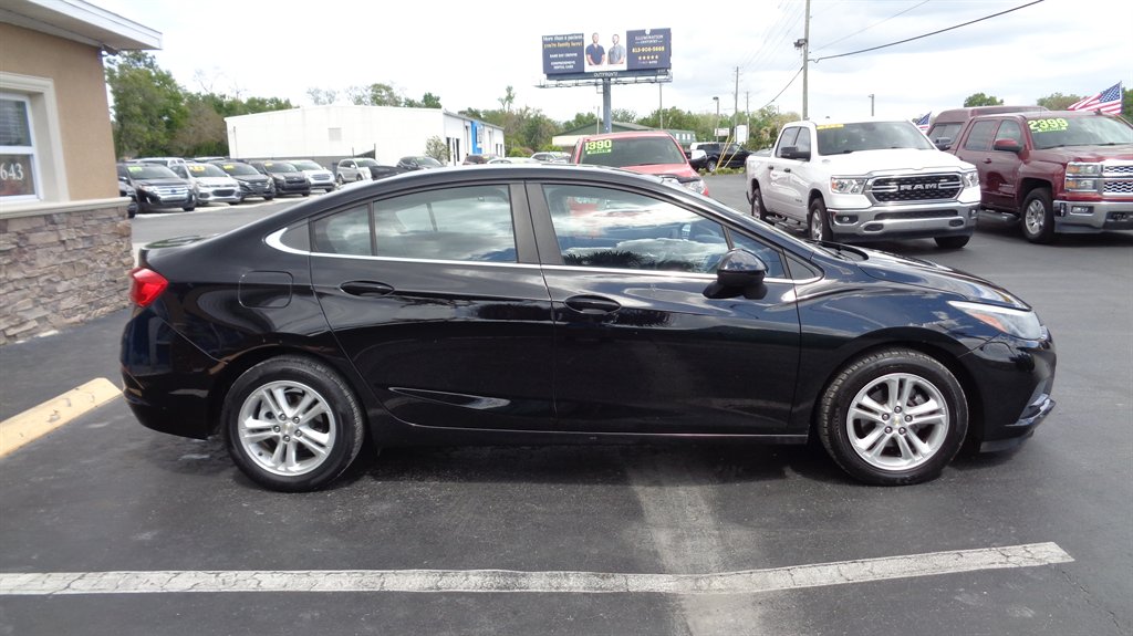 2017 Chevrolet Cruze - $17,999
