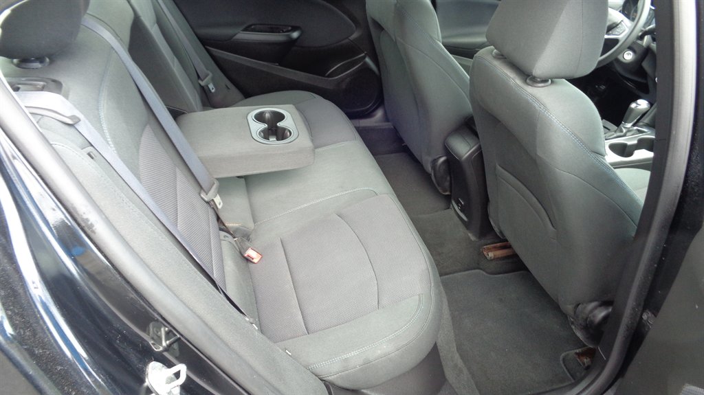 2017 Chevrolet Cruze - $17,999