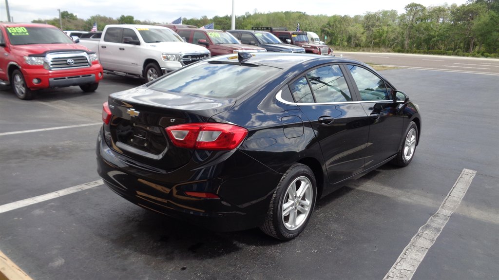 2017 Chevrolet Cruze - $17,999