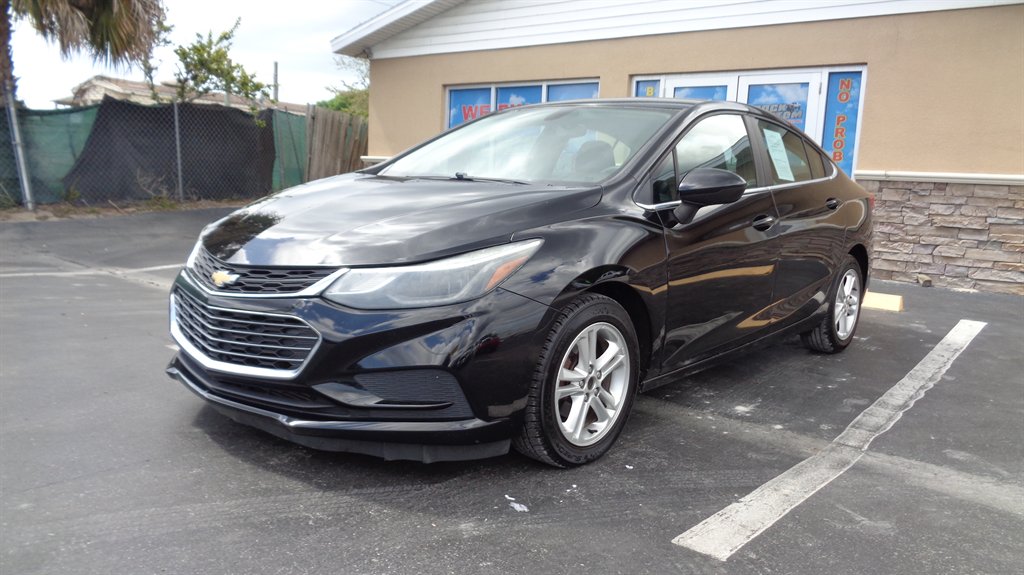 2017 Chevrolet Cruze - $17,999