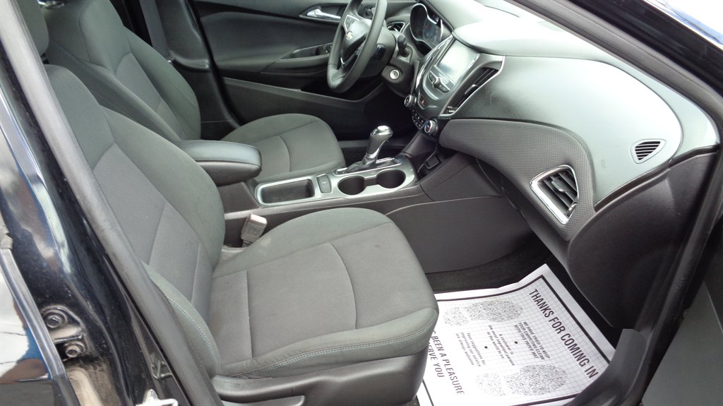 2017 Chevrolet Cruze - $17,999