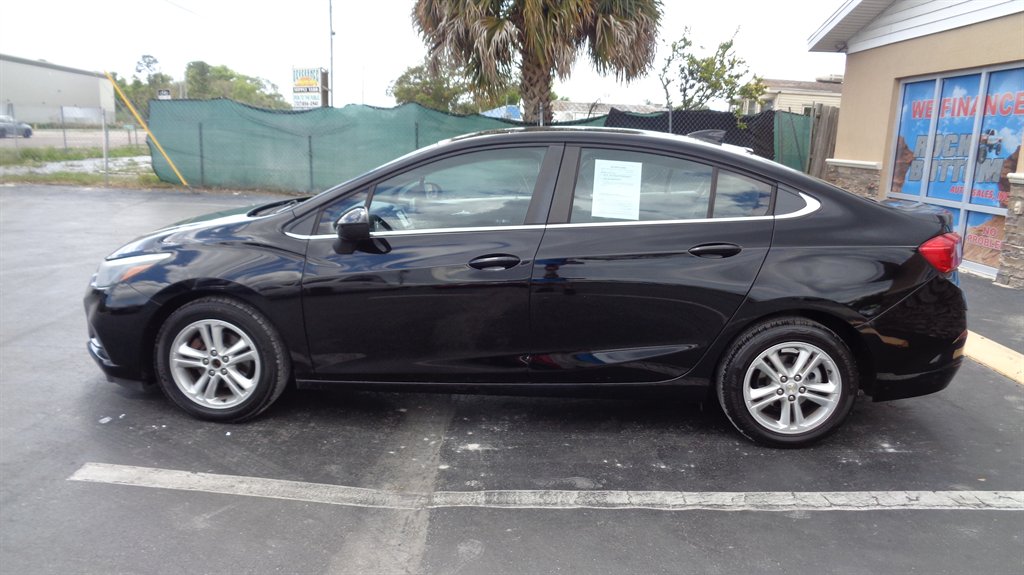 2017 Chevrolet Cruze - $17,999