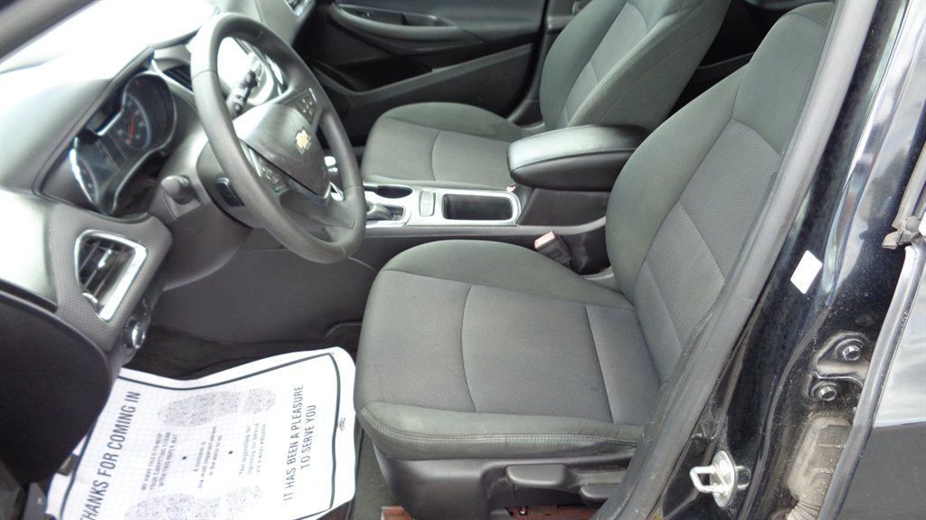 2017 Chevrolet Cruze - $17,999