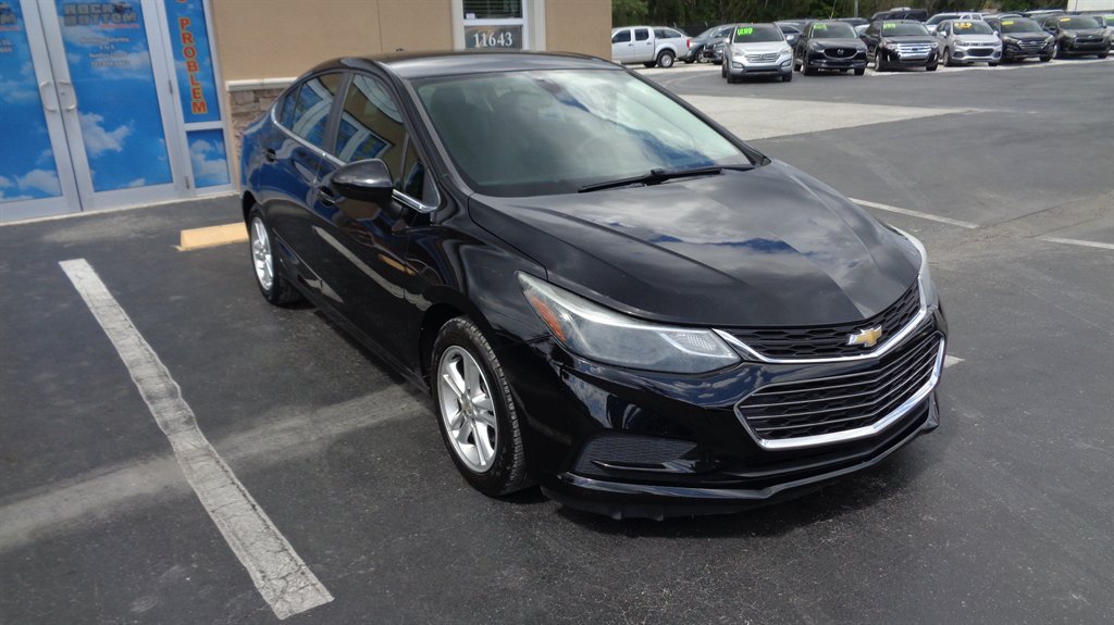 2017 Chevrolet Cruze - $17,999