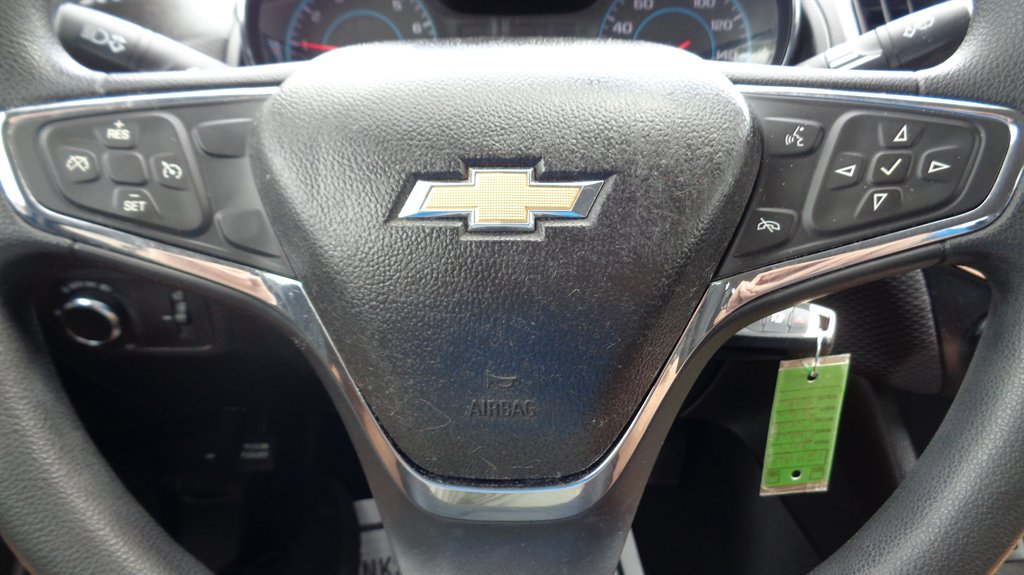 2017 Chevrolet Cruze - $17,999