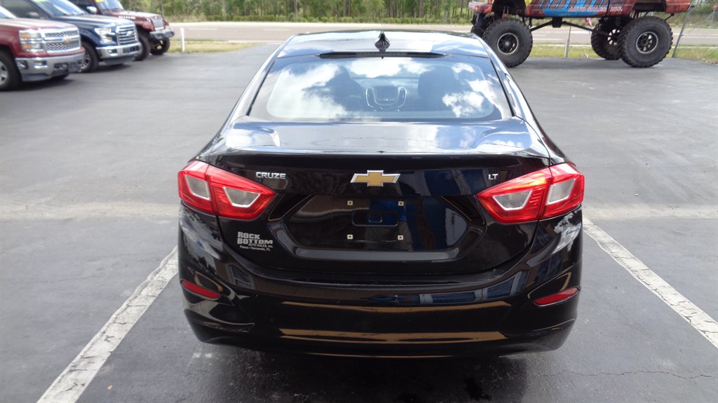 2017 Chevrolet Cruze - $17,999