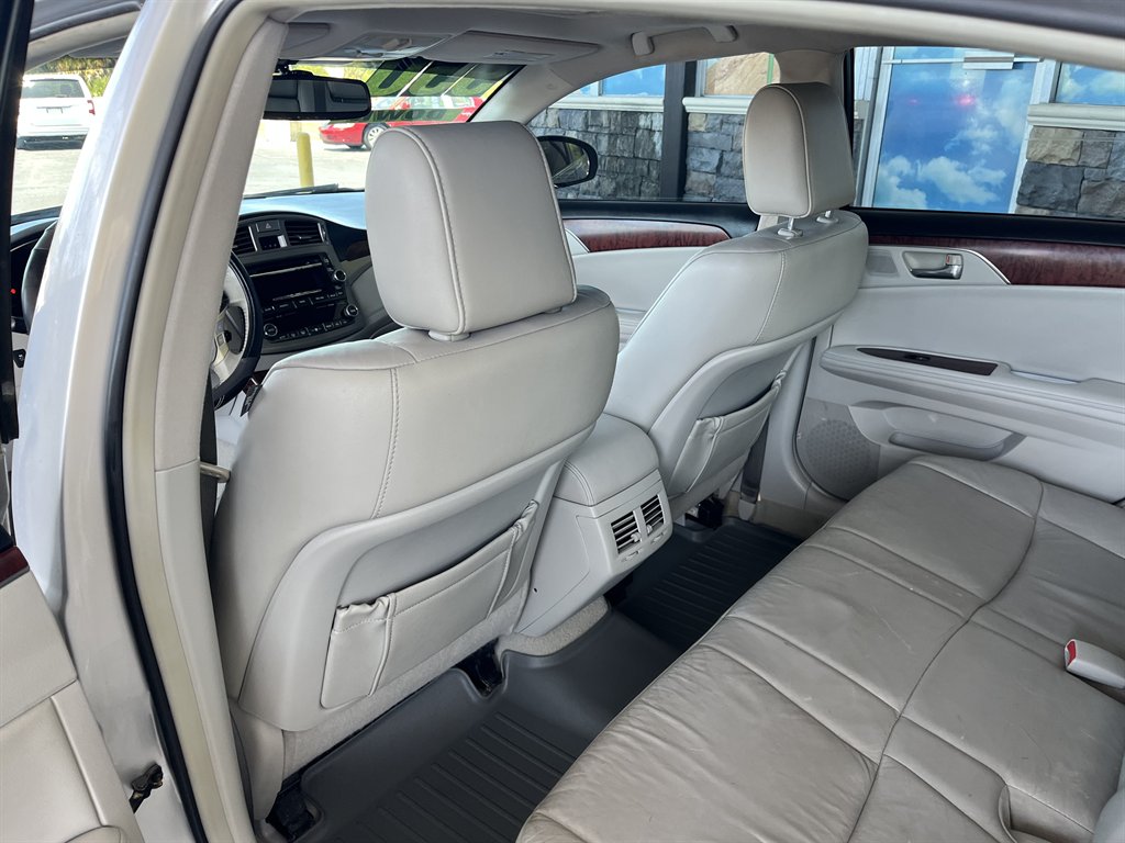 2012 Toyota Avalon - $18,999