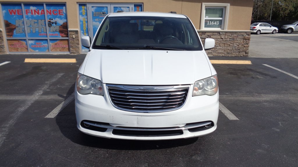2015 Chrysler Town & Country - $14,999